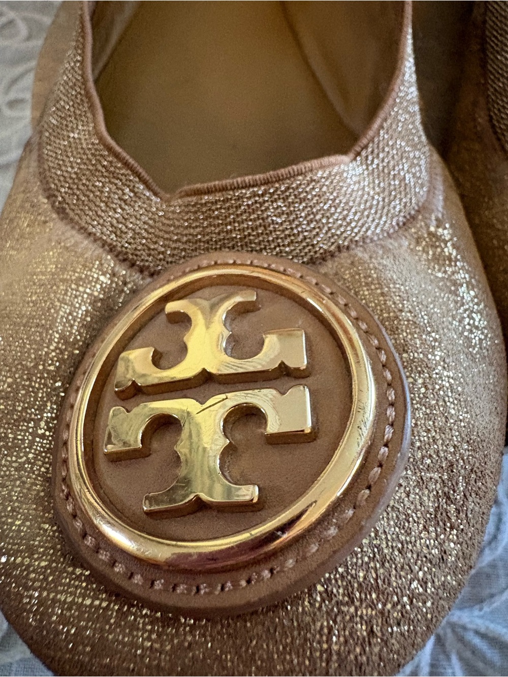 Tory Burch Gold Metallic Leather Ballet Flats Logo Medallion 9.5M - Picture 4 of 10